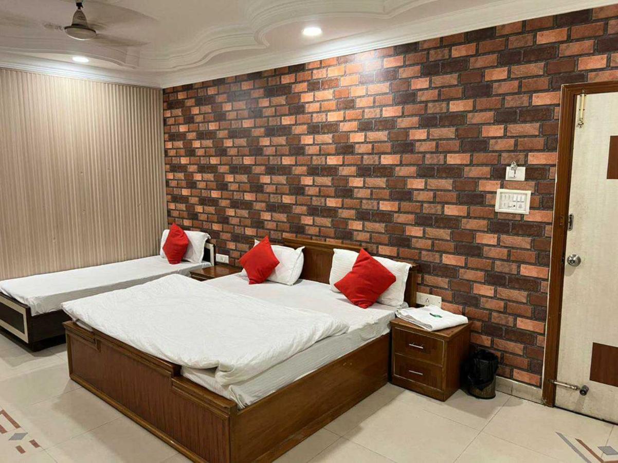 Anand Hotel