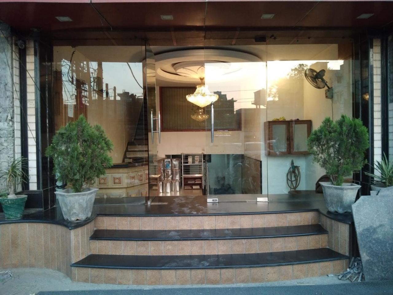 Anand 4*